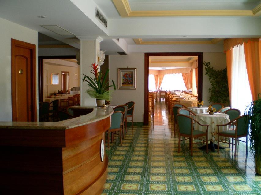 Hotel La Pergoletta SantʼAgata sui Due Golfi Exteriör bild