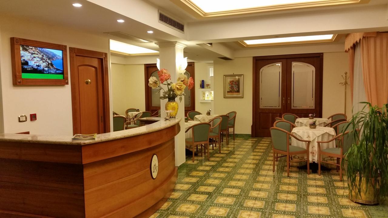 Hotel La Pergoletta SantʼAgata sui Due Golfi Exteriör bild