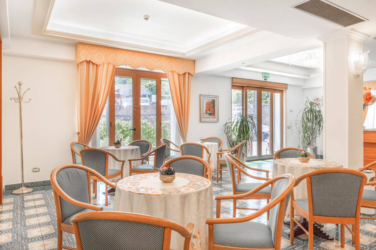 Hotel La Pergoletta SantʼAgata sui Due Golfi Exteriör bild