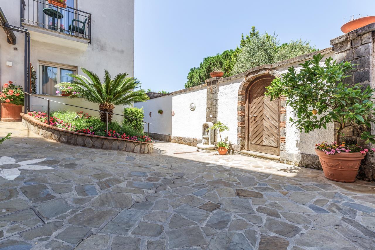 Hotel La Pergoletta SantʼAgata sui Due Golfi Exteriör bild