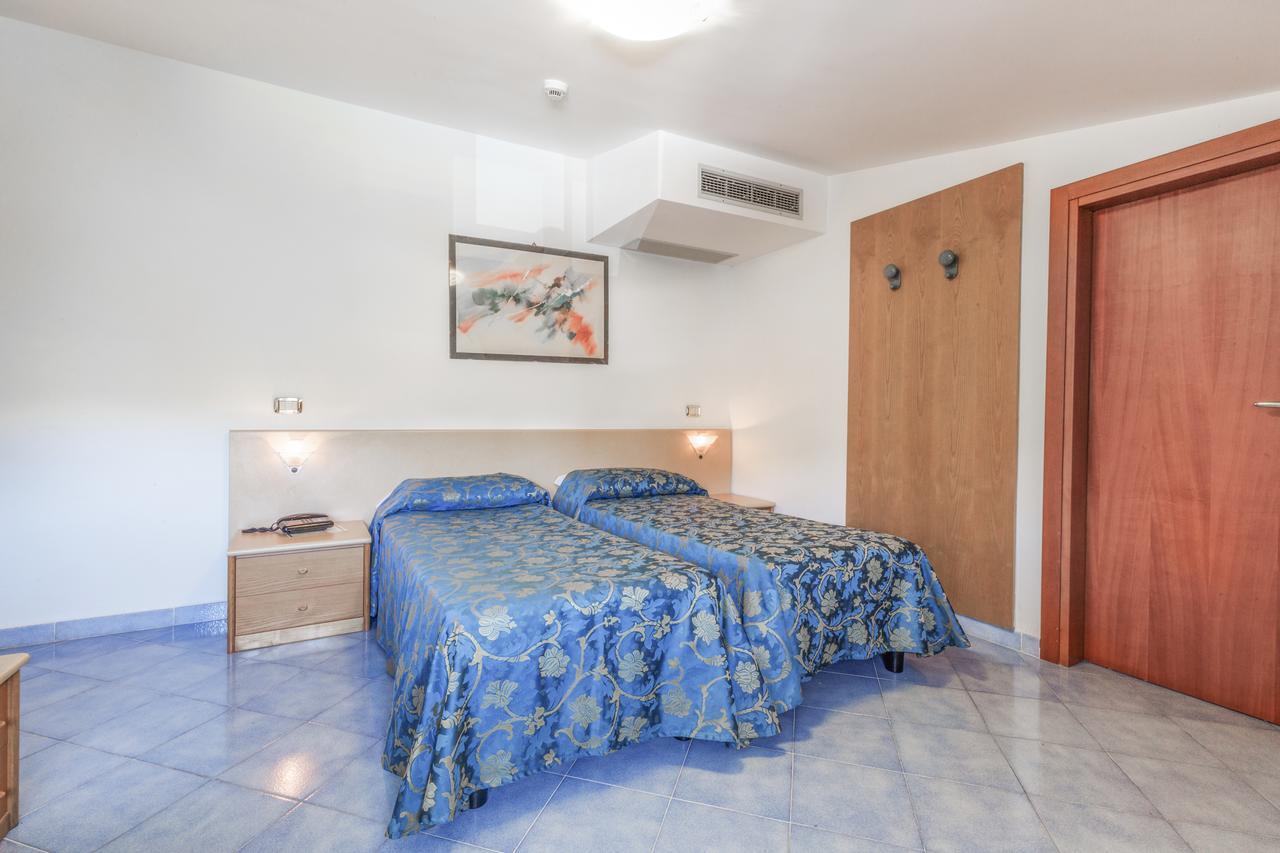 Hotel La Pergoletta SantʼAgata sui Due Golfi Exteriör bild